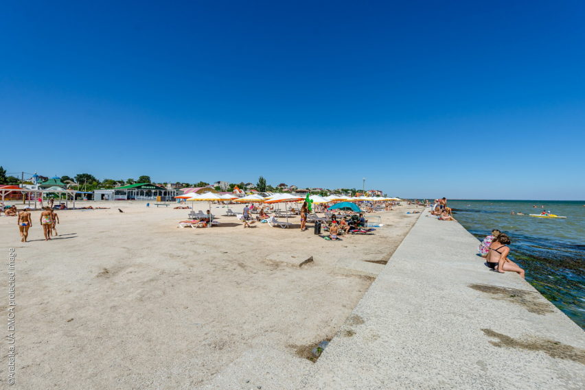 Центральный пляж в Геническе