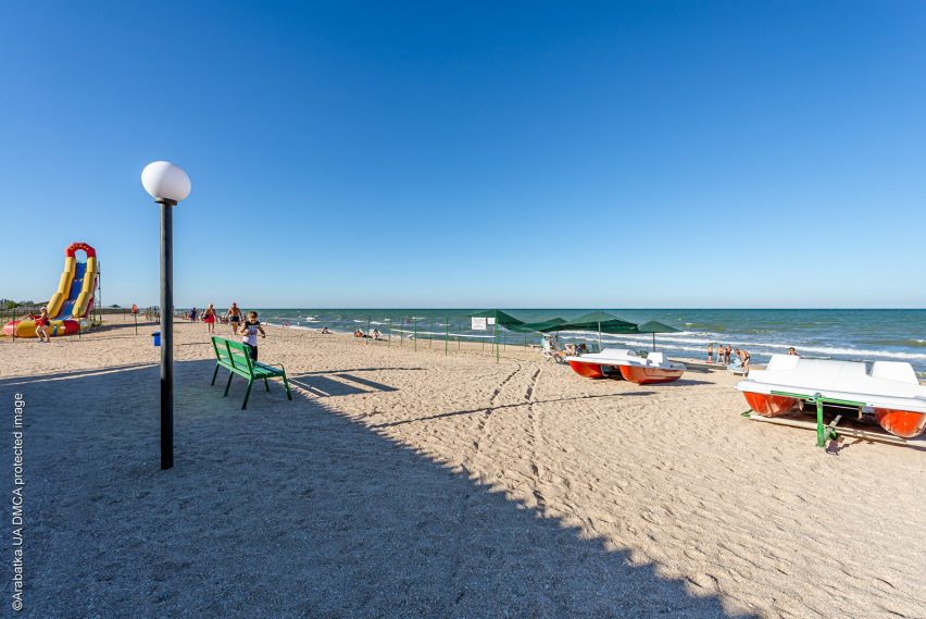 Пляж на Азовском море в Стрелковом