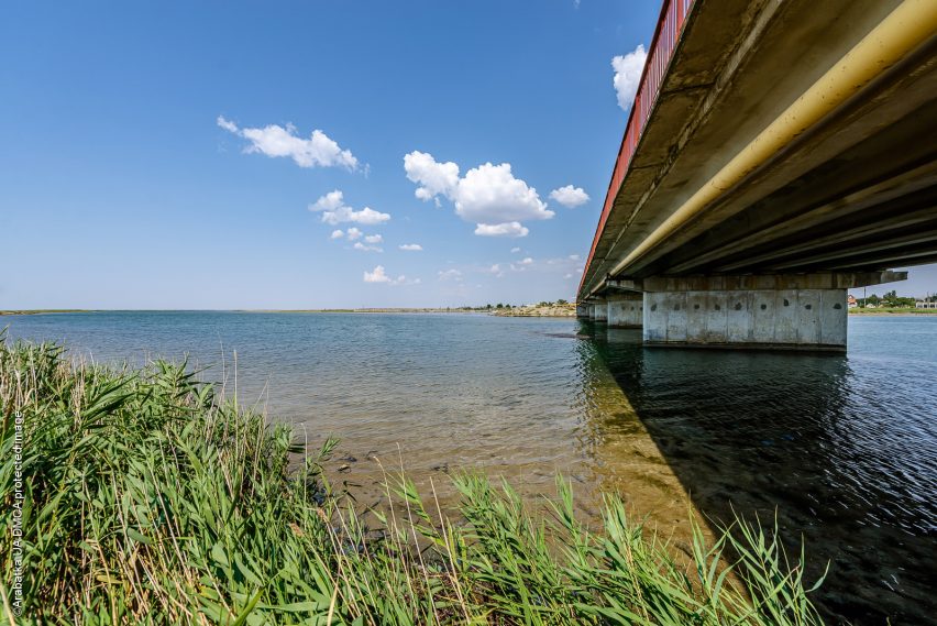 Мост через Генический пролив